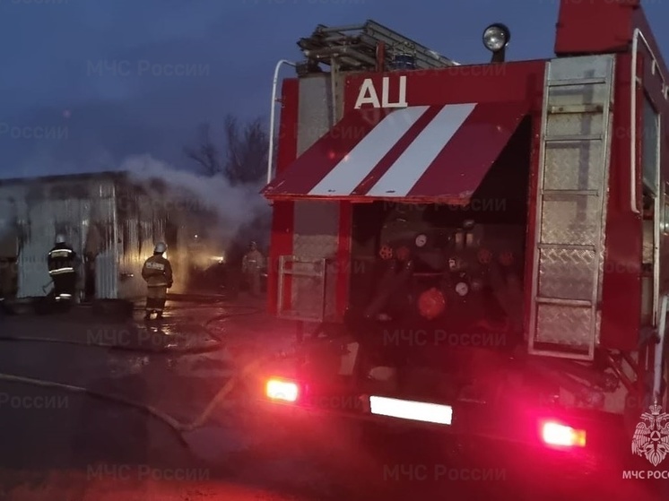 В Козельске ночью сгорел шиномонтаж