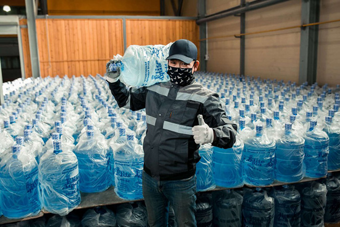 Сравнение цен в службах доставки воды Якутска. Инфографика