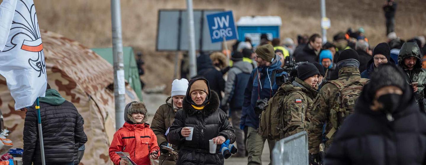 Украинские беженцы на границе с Польшей. 