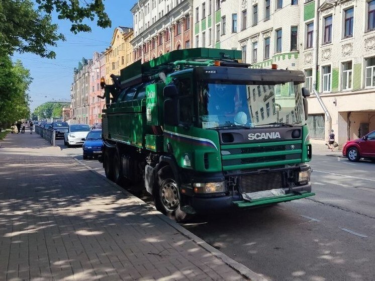 «Водоканал» не будет оплачивать парковку водителям спецмашин в Петербурге