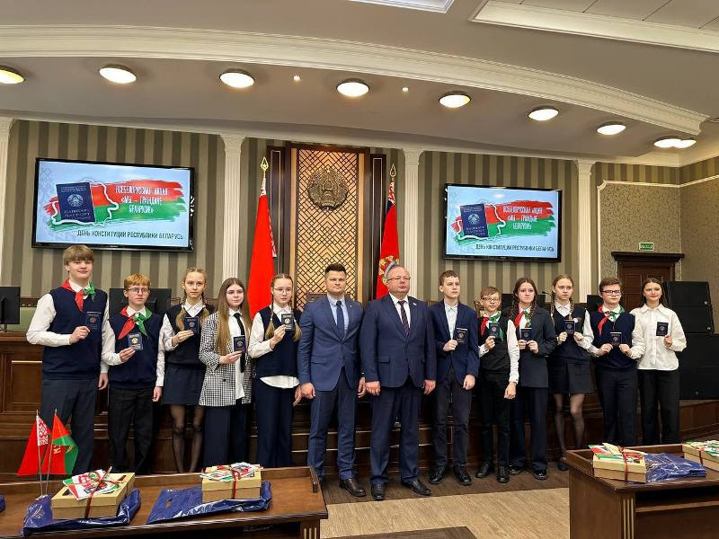 Торжественной церемонии вручения паспортов гражданина Республики Беларусь состоялась в Комитете государственного контроля Беларуси 