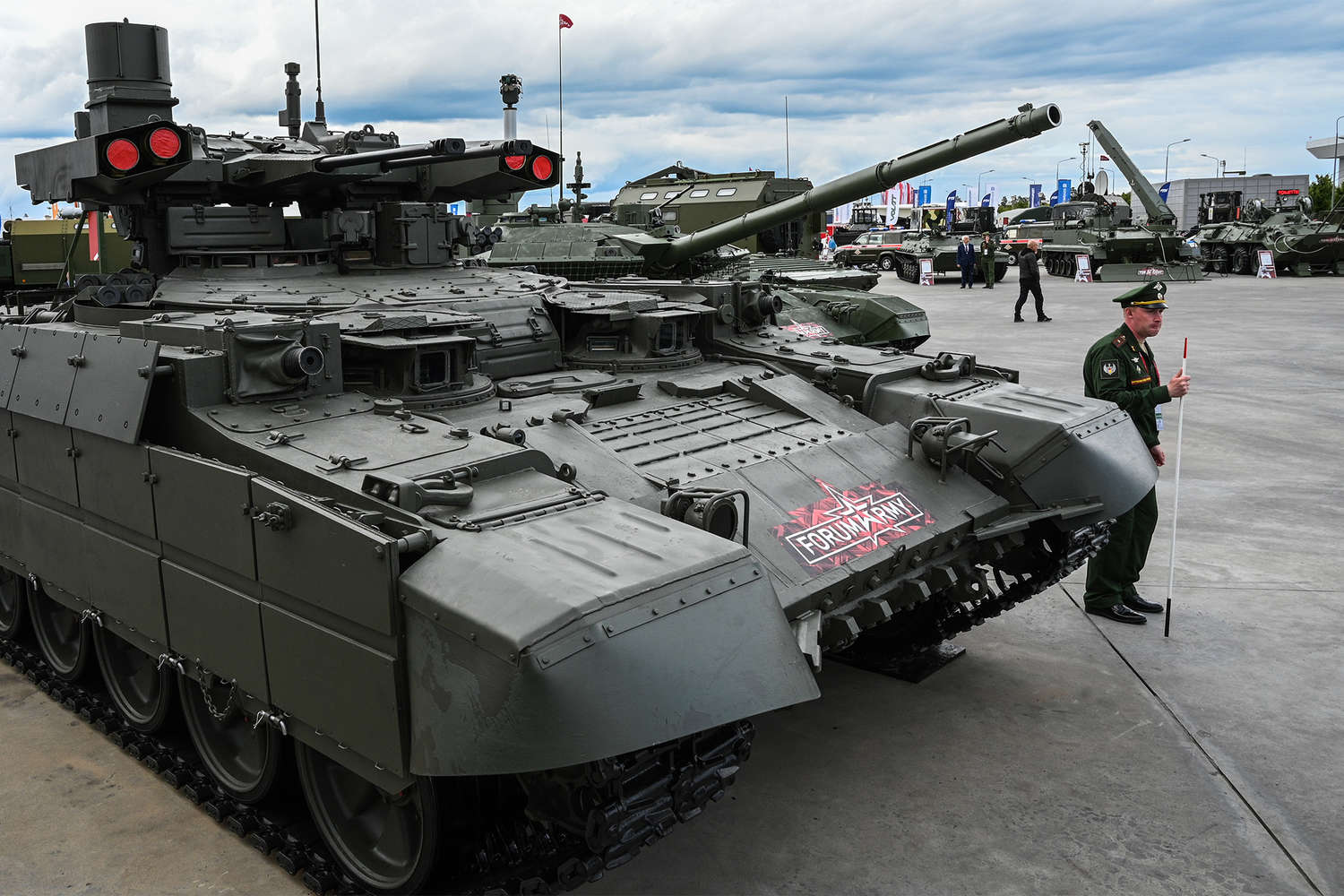 Машина поддержки. БМПТ Терминатор 2 вооружение. БМПТ Терминатор на Украине 2022. Терминатор Боевая машина поддержки танков. БМПТ Терминатор 2 на Украине.