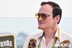 В фильмах Тарантино никогда нет рекламы, герои курят только сигареты придуманной им самим марки «Red Apple»
