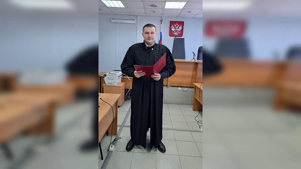 В Почепском районе мировой судья Михаил Карасев принес присягу 