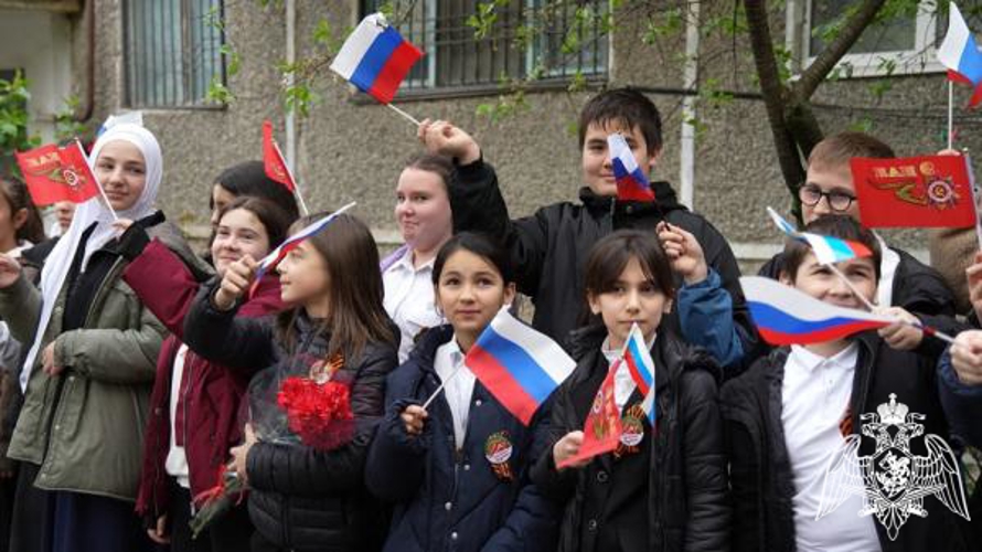 Росгвардейцы поучаствовали во всероссийской акции «Парад у дома ветерана» в Кабардино-Балкарии