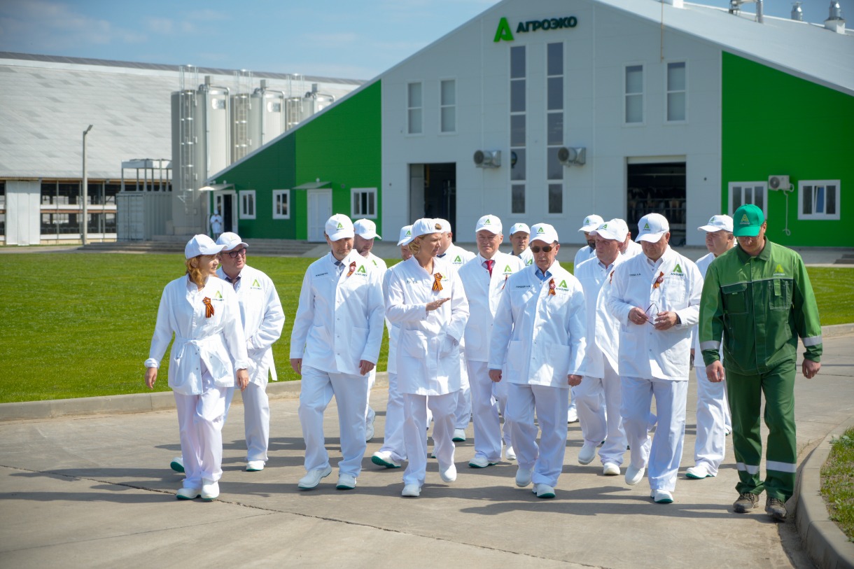 Делегация высокого уровня оценила работу молочного комплекса АГРОЭКО