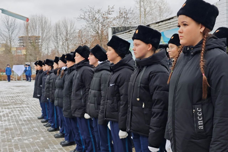 В Чебоксарах росгвардейцы приняли участие в открытии Аллеи Героев