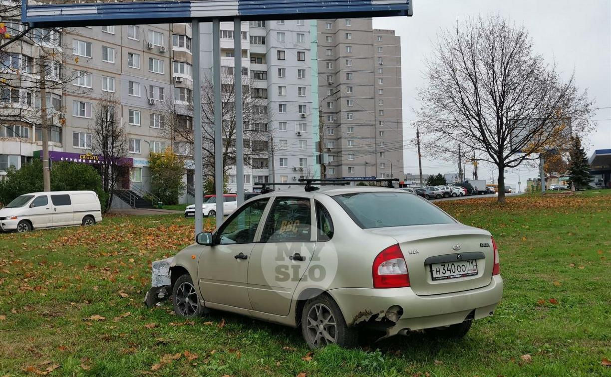 Лад тула. Тень автомобиля Лада. Дом напротив. ЧП Тула Лада Приора. Авария на улице крайней фото.