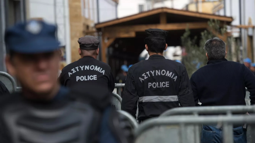 Полиция на Кипре освободила до суда напавшую с ножом на российских активистов украинку