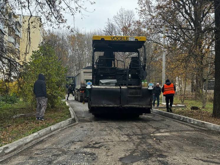 На улице Чижевского в Калуге наконец-то кладут асфальт