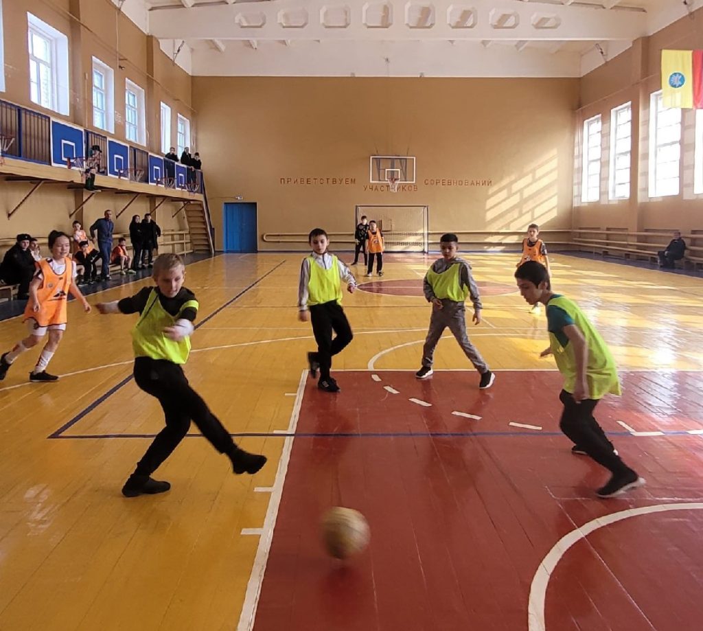 Спортивная школа проводит