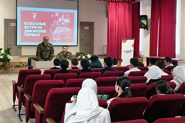 Служба по призванию: бойцы спецназа дагестанского УФСИН рассказали школьникам о своей работе и карьере в ведомстве