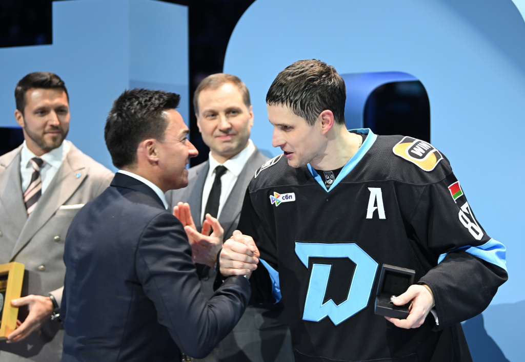 В Минске поздравили Вадима Шипачева: 1000 очков в КХЛ! 