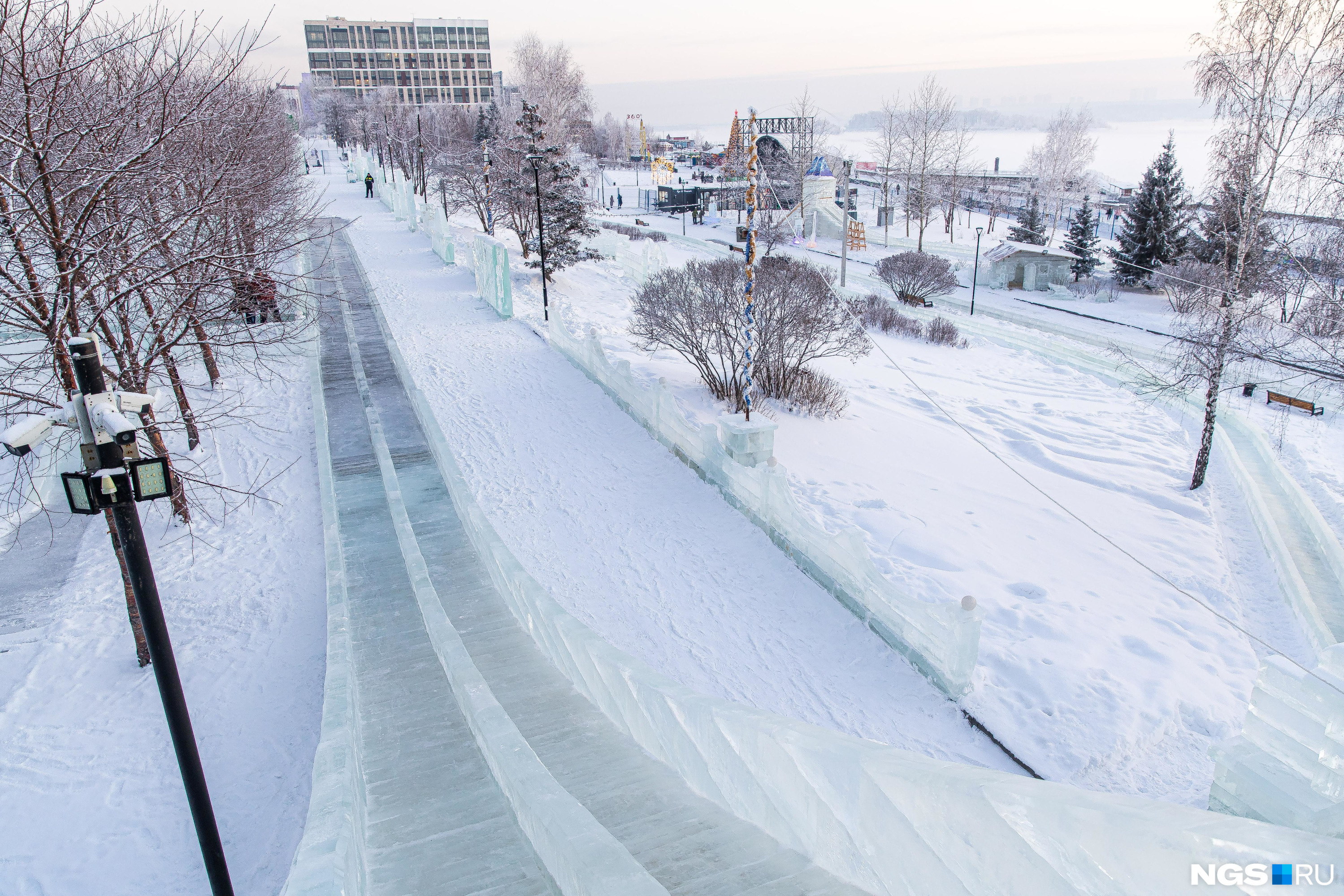 ледовый городок на набережной