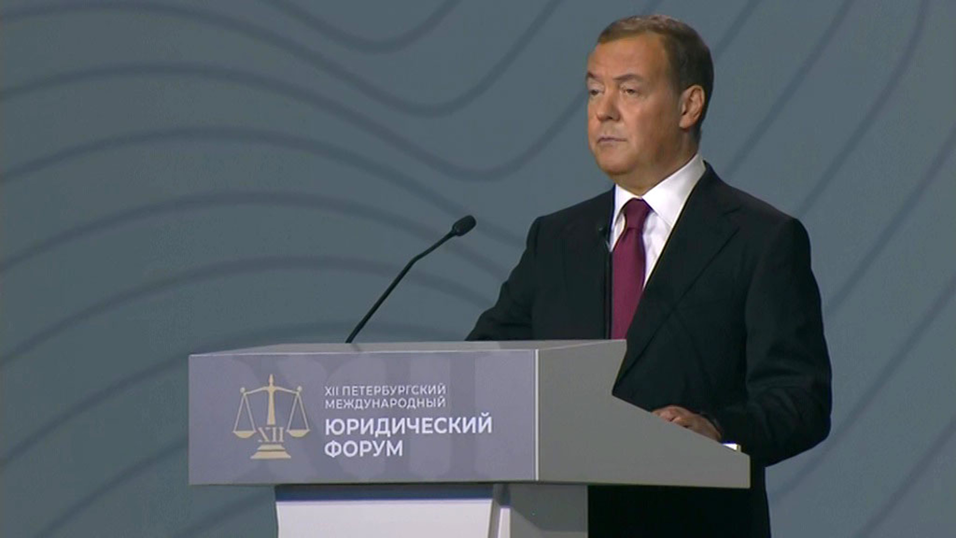 Медведев: современный мир подошел к точке невозврата
