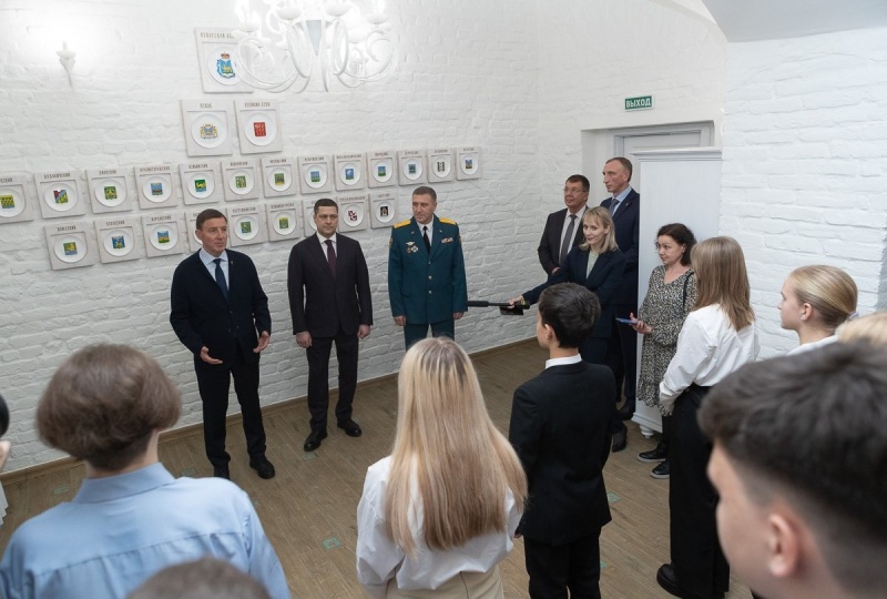 В Правительстве Псковской области состоялась торжественная церемония вручения паспортов РФ и награждения за проявленное мужество