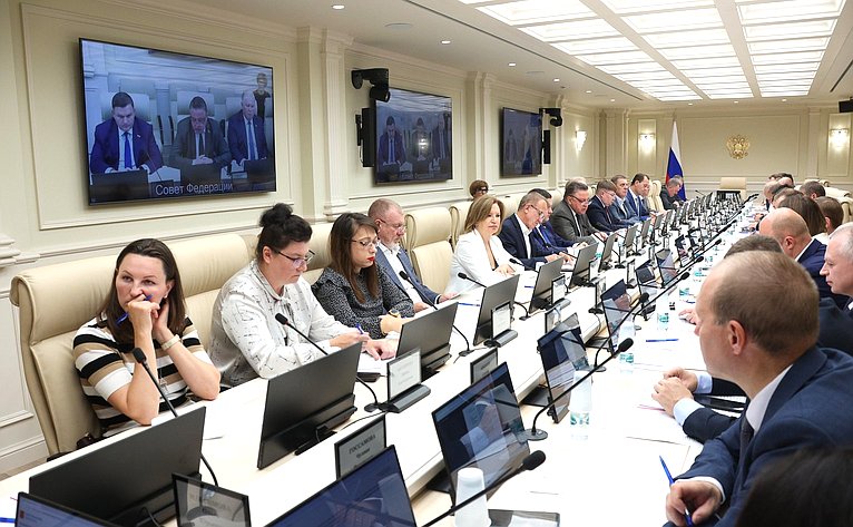 Заседание Комиссии СФ по мониторингу законодательства РФ в сфере государственного контроля (надзора) и муниципального контроля в РФ на тему «Анализ эффективности внедрения в работу контрольных органов индикаторов риска нарушения обязательных требований»