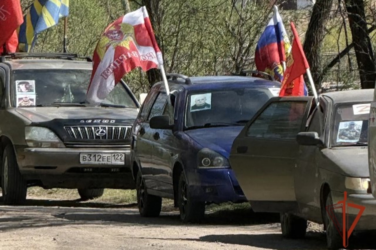 Сотрудники Росгвардии почтили память героев автопробегом 