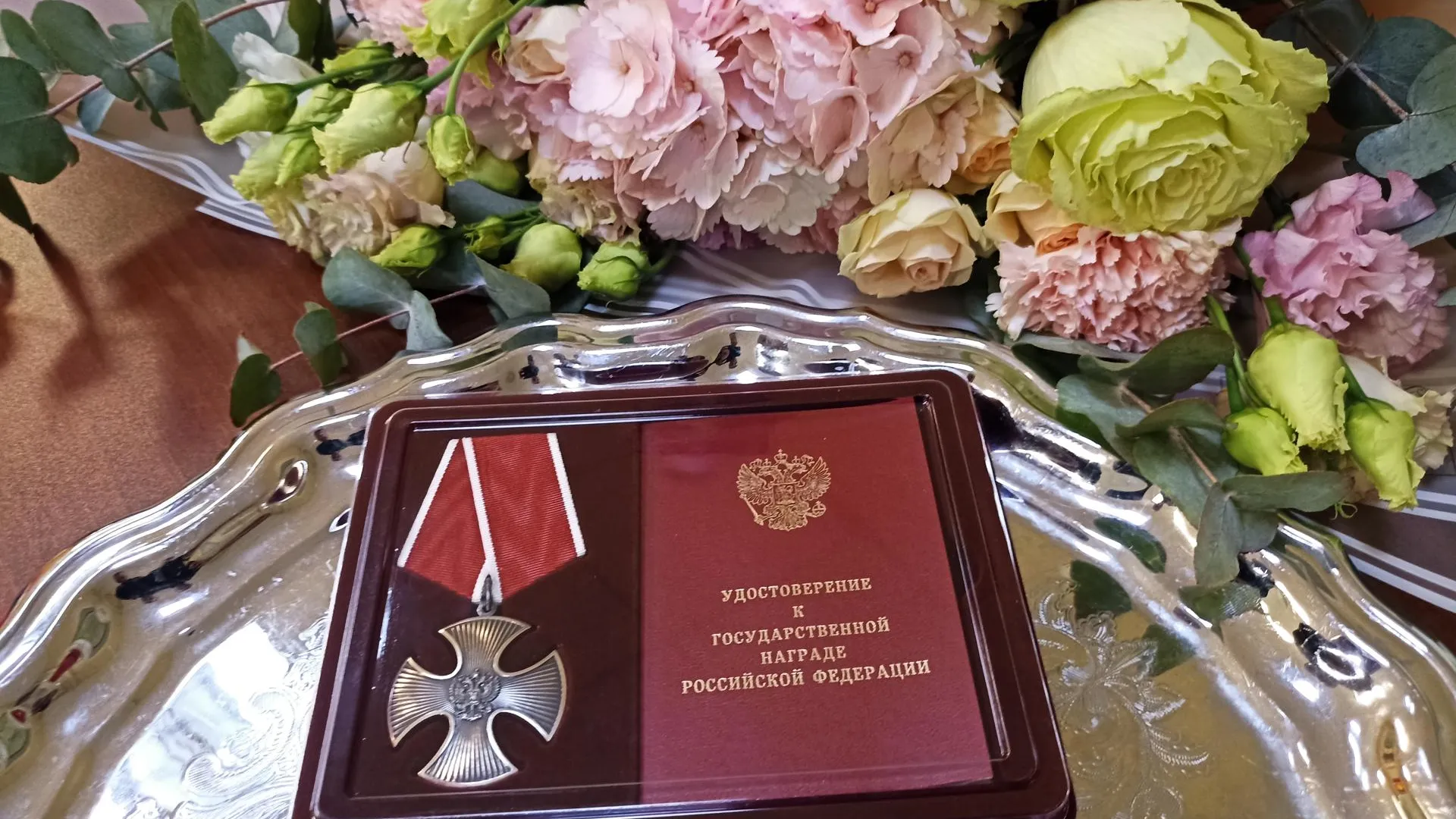 Волгоград вручение наград погибшим солдатам посмертно. Вручение золотой звезды. Награждение военнослужащих. Проект герой моей семьи. Награждение орденом мужества.