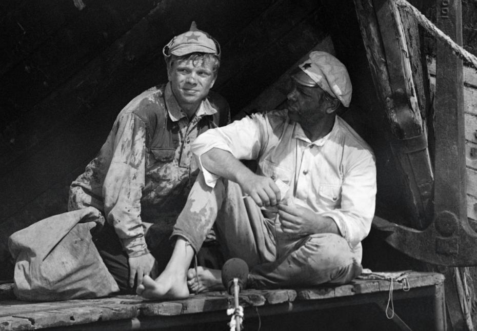 Анатолий Кузнецов и Николай Годовиков в кинофильме «Белое солнце пустыни»