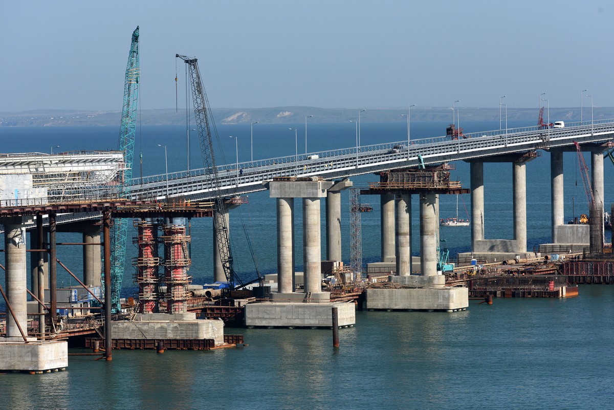 Сваи крымского моста