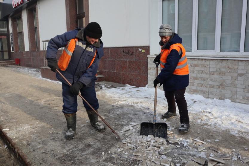 Тротуар став. Тротуар. Техника расчистки тротуаров от льда. Дорожное благоустройство. Безопасность фото.