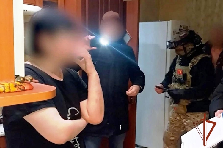В Алтайском крае при силовой поддержке Росгвардии задержана подозреваемая в крупном мошенничестве
