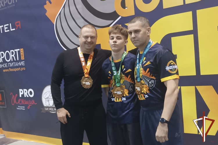 На Среднем Урале офицер Росгвардии и его сын стали призерами Чемпионата мира по силовым видам спорта