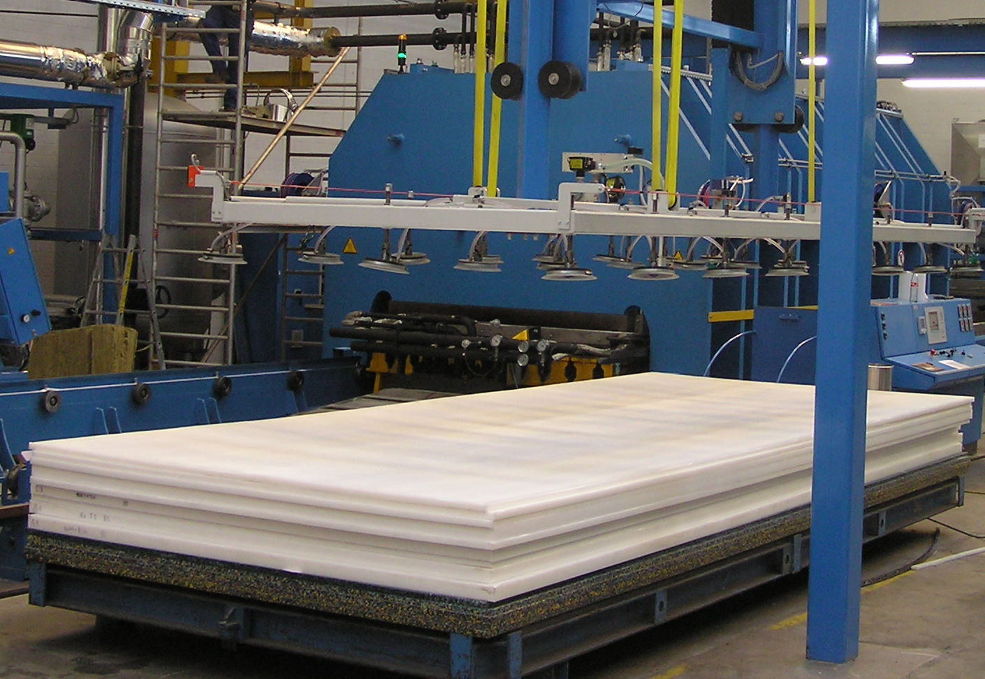 производство полимерных материалов. производство полимерных изделий. бытполимер электросталь. полимер электросталь. производственные линии для производства упаковки.