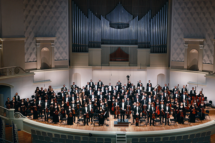 «Мы сегодня даем 190 концертов ежегодно! И у нас программы не повторяются, мы каждый день учим что-то новое»