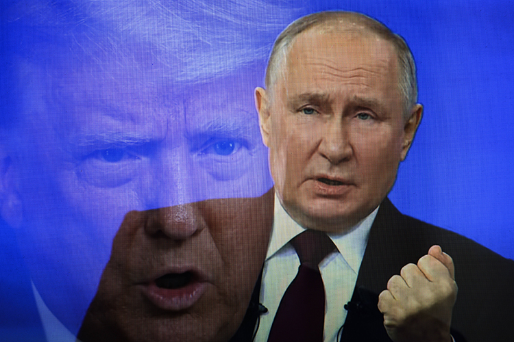 Авторы «Пруфа» считают, что если Москва действительно решит не «раздражать» Дональда Трампа ради украинского коридора, то это сигнализирует о том, что логика мира теперь формируется очень прагматичной торговлей интересами между ограниченно дееспособными центрами силы