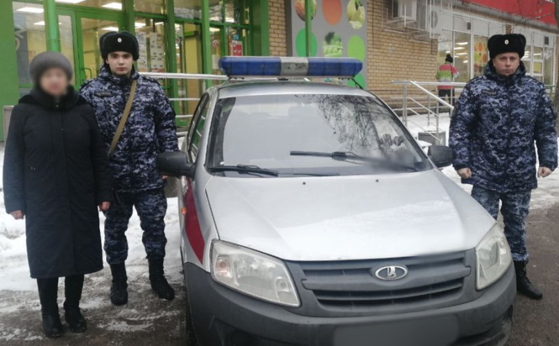 Нижегородские росгвардейцы помогли потерявшейся пожилой женщине вернуться к родным