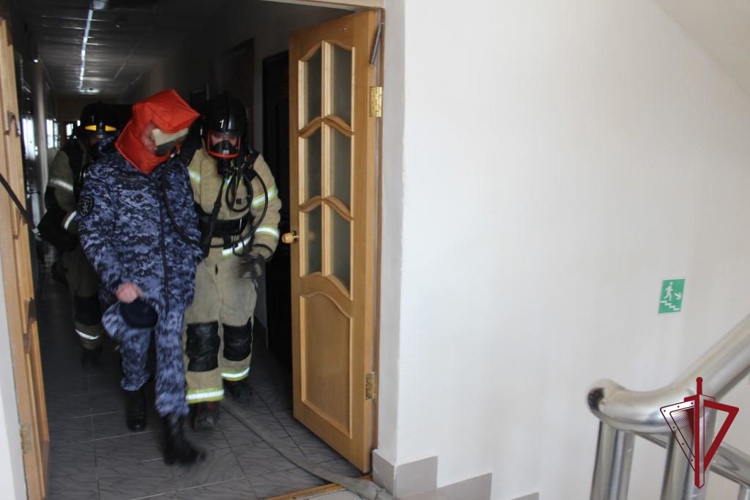 В Чите прошли межведомственные учения Росгвардии и МЧС по тушению пожара