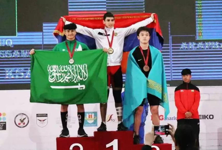 Казахстанский тяжелоатлет Арапбай Нурасыл завоевал первую медаль на юношеском ЧМ