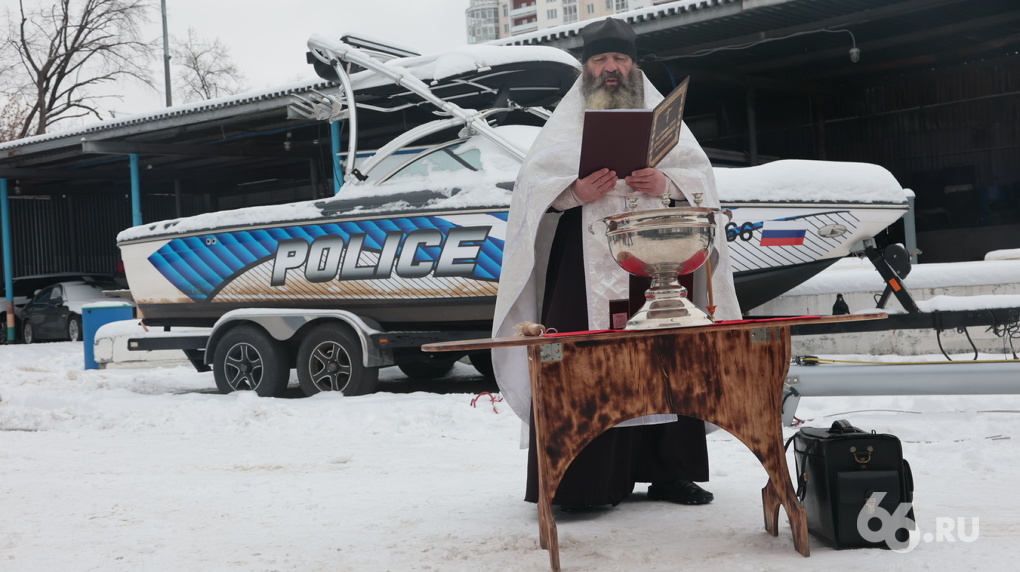 Священник проводил в путешествие вокруг Евразии яхту из Екатеринбурга