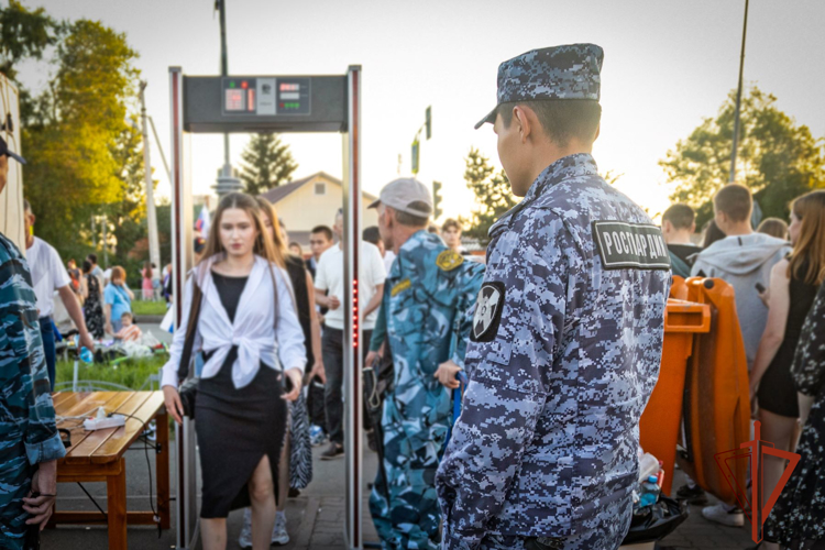 В День России росгвардейцы обеспечили безопасность проведения праздничных мероприятий в Хакасии