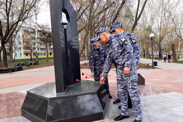 В Татарстане росгвардейцы и ветераны вневедомственной охраны провели мероприятия в память о трагедии на Чернобыльской АЭС
