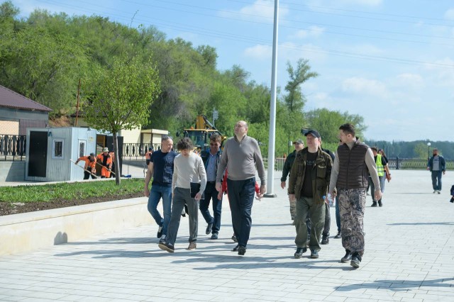 Евгений Солнцев оценил состояние набережной в Оренбурге