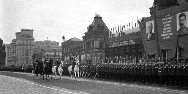День в истории: 80 лет Параду Победы на Красной площади 