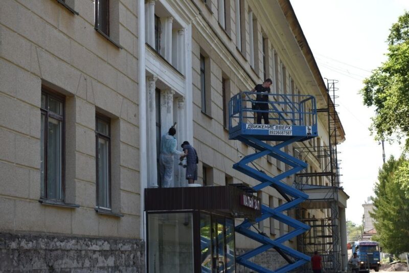 На площади у филармонии в Кирове появился постамент памятника Александру Невскому