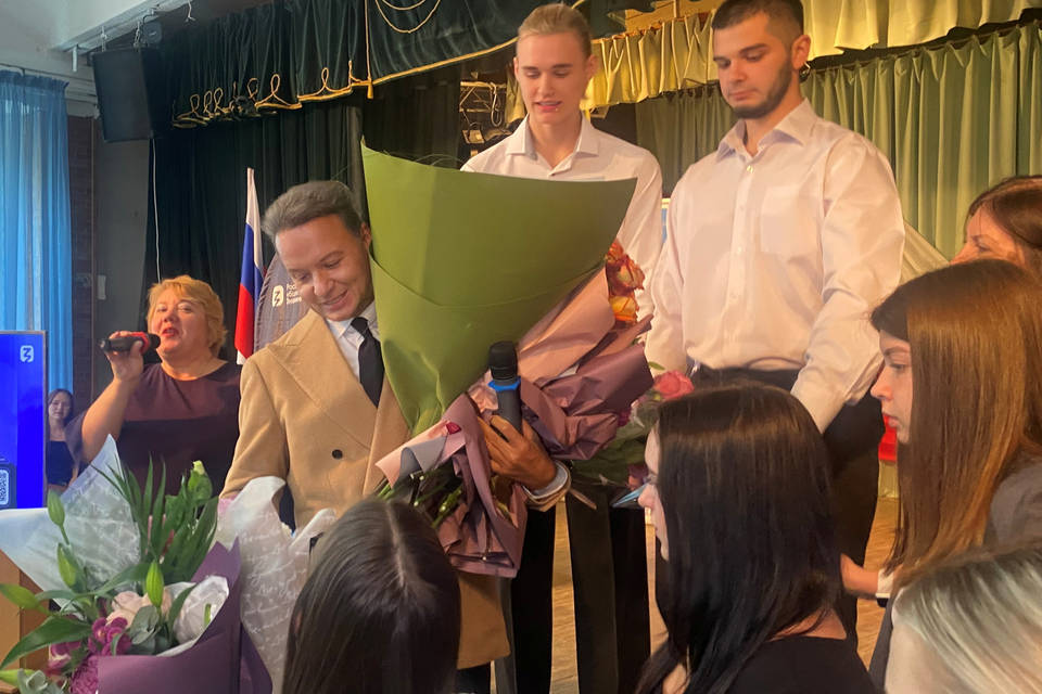 Студенты волгоградского колледжа встретились с актером Александром Олешко