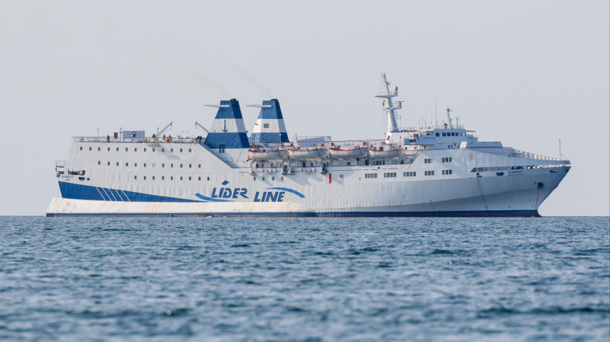 Куда проследовал паром после ожидания захода в порт Сочи