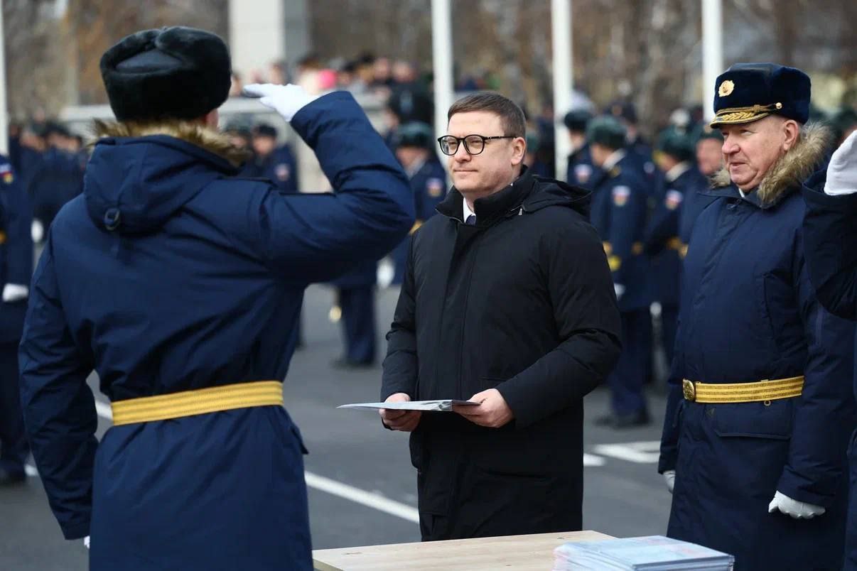 В Челябинске торжественно вручили дипломы молодым офицерам-штурманам