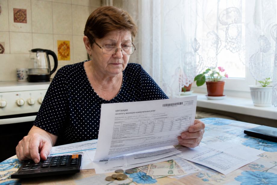 Фото: PRIMPRESS/ИИ | «Полностью освобождены от оплаты услуг ЖКХ». Пенсионерам сообщили важную новость