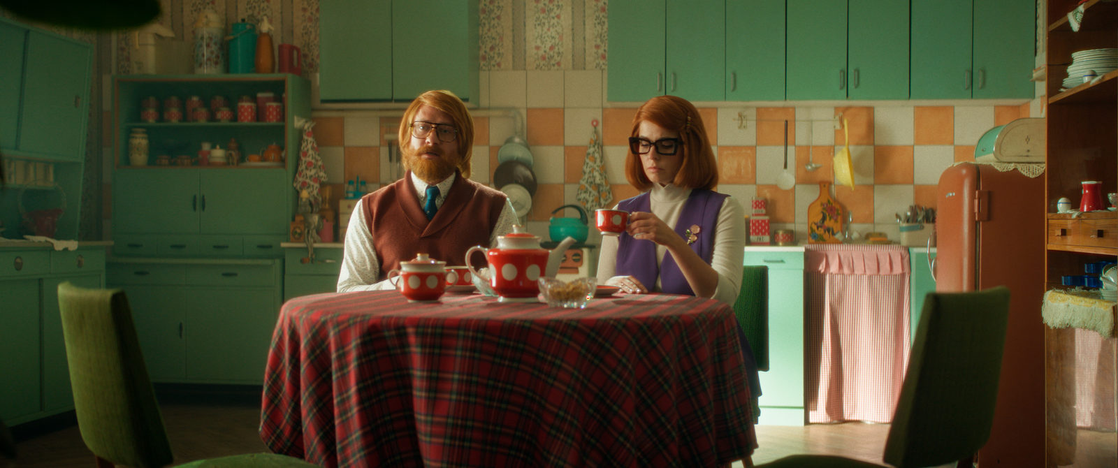 «Make Простоквашино great again!»: Тина Канделаки и ТНТ пожертвуют 5 миллионов рублей на развитие деревни