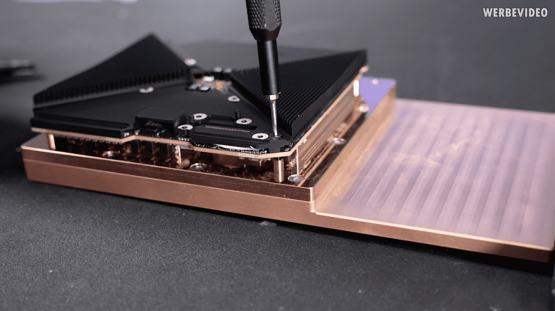 Thermal Grizzly GeForce RTX 5090 FE Wasserkühler-Prototyp