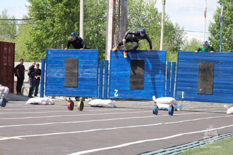 В Чите прошли соревнования по пожарно-спасательному спорту