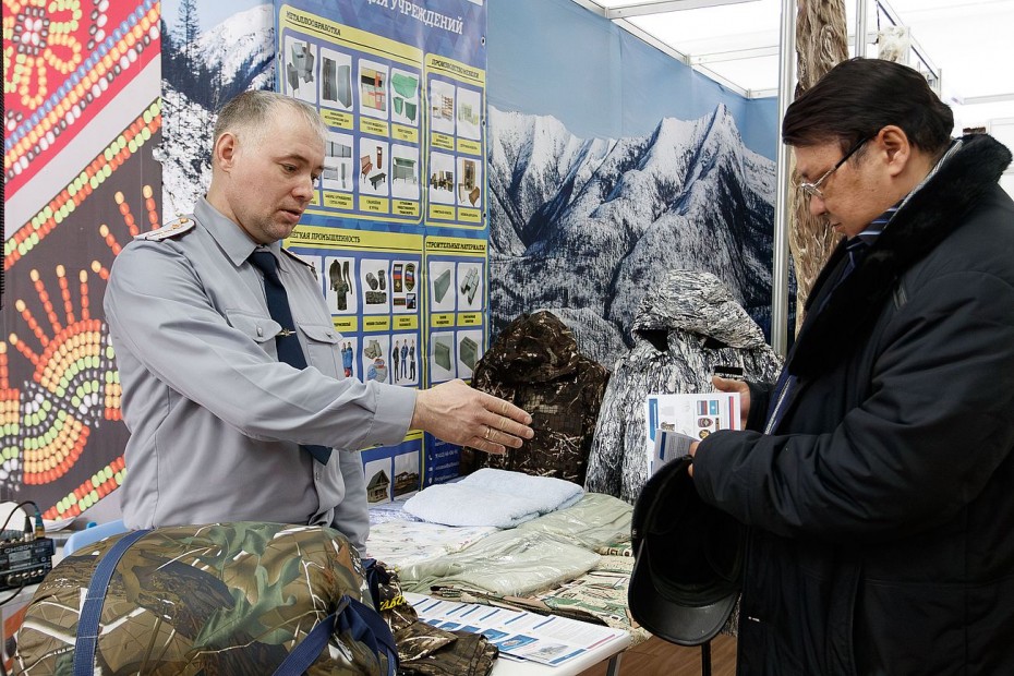 Изделия, сшитые осужденными, представили на межрегиональной выставке-ярмарке «Мир Арктики»