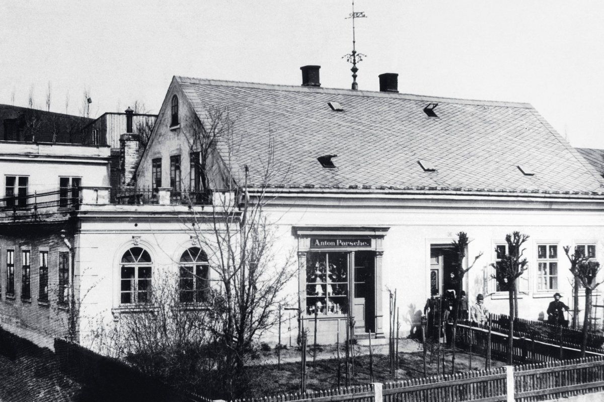 От экспериментов с электричеством до Volkswagen Beetle: 150 лет со дня рождения Фердинанда Порше
