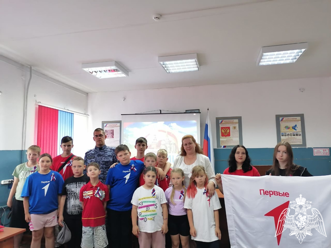 В Пучеже росгвардейцы поздравили детей с Днем России